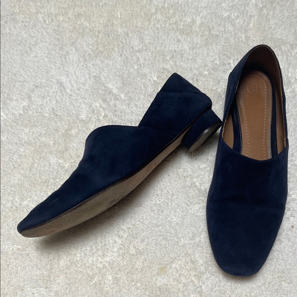 THE ROW Excellent Condition Noelle Navy Suede Flats size 38 - Picture 2 of 4